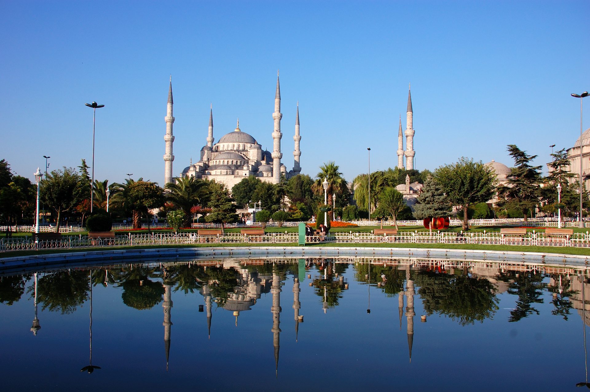 Image of the Blue Mosque or Sultanahmet Camii in Istanbul, Turkey