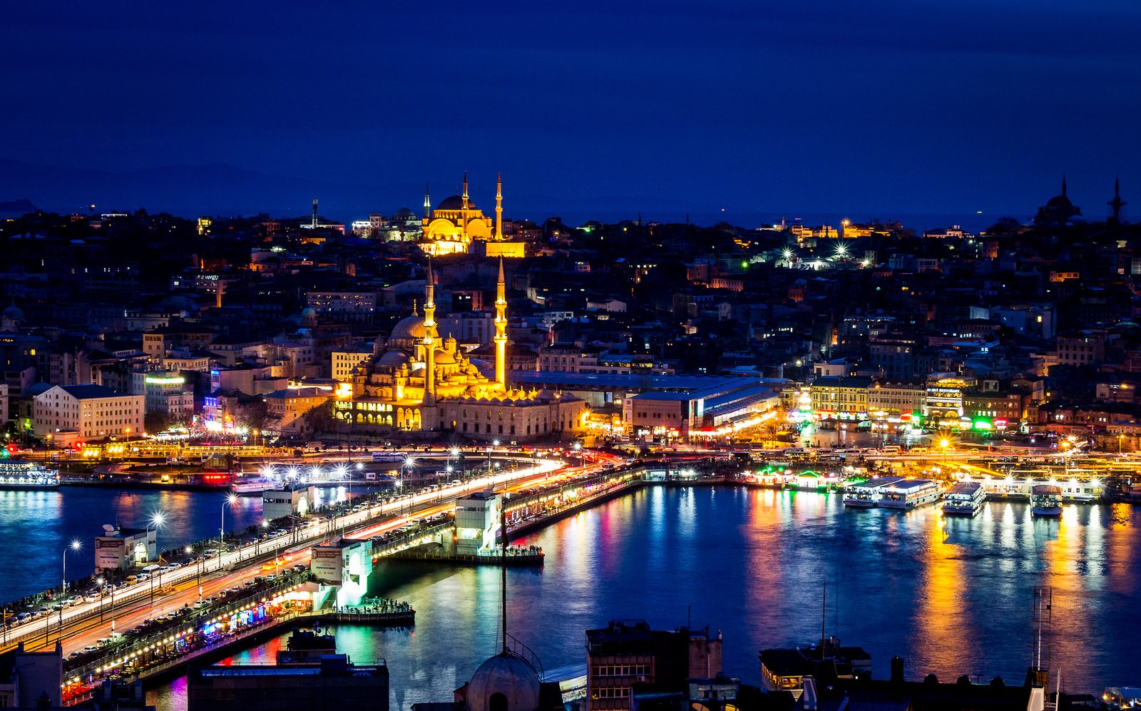 Picture of the Galata Bridge over the Golden Horn.