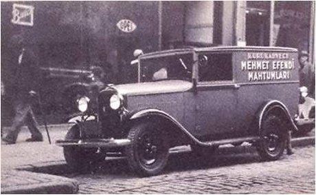 Picture of Kuru kahveci Mehmet Efendi truck delivering Turkish coffee in Istanbul.