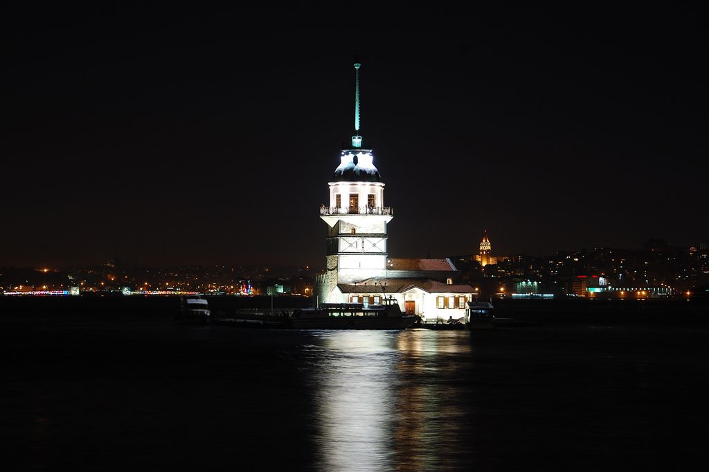Picture of the maiden tower in the Bosphorus in Istanbul, Turkey
