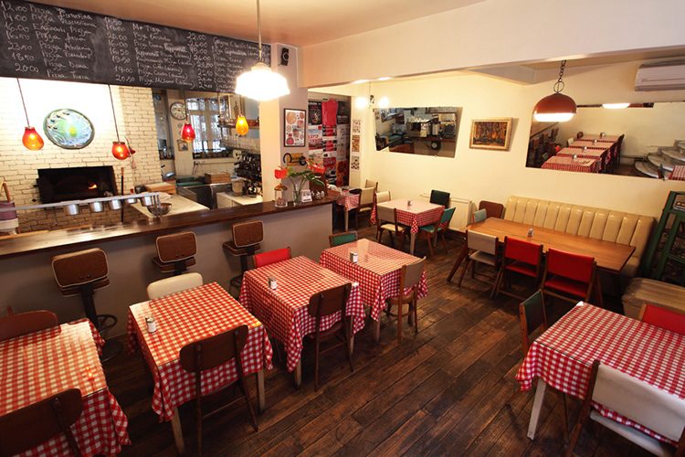 Picture of the interior of the Italian restaurant Miss Pizza in Cihangir.