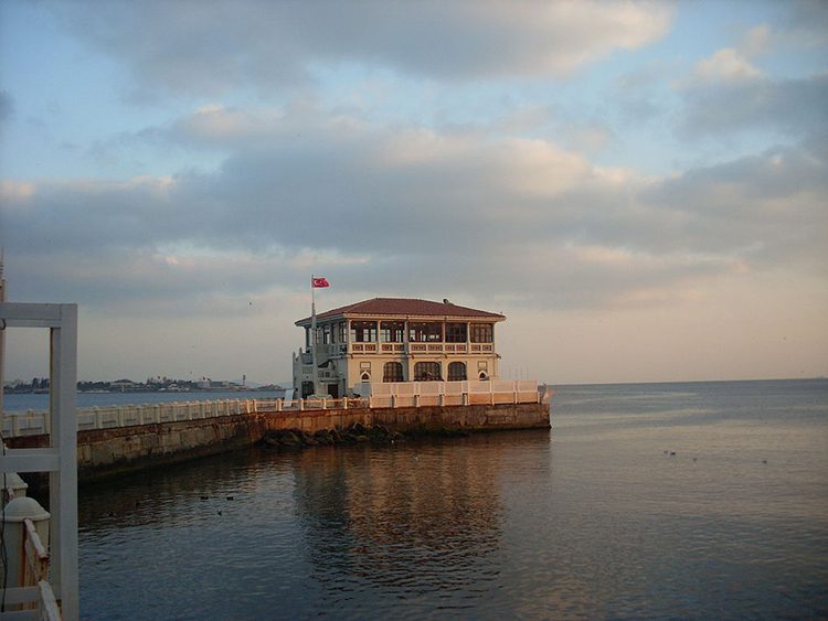 Picture of the famous cafe on the Moda quay in Kadıköy, Istanbul.