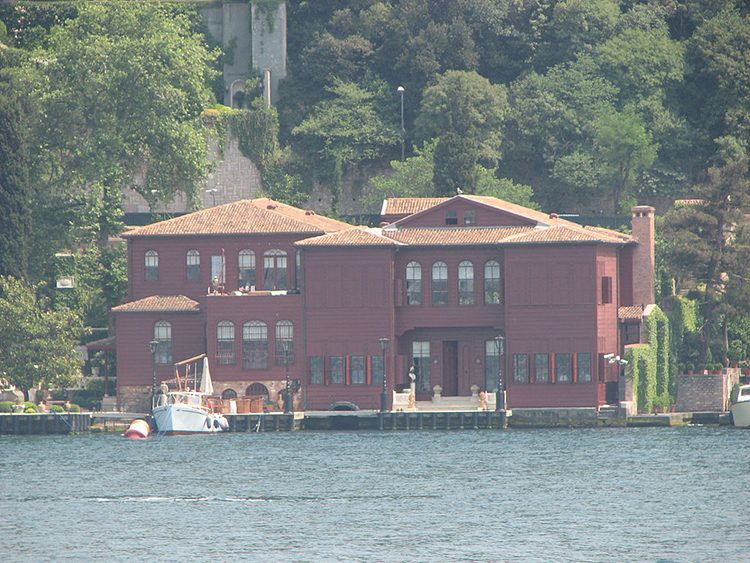 Picture of the Ostrorog House in Üsküdar, Istanbul.