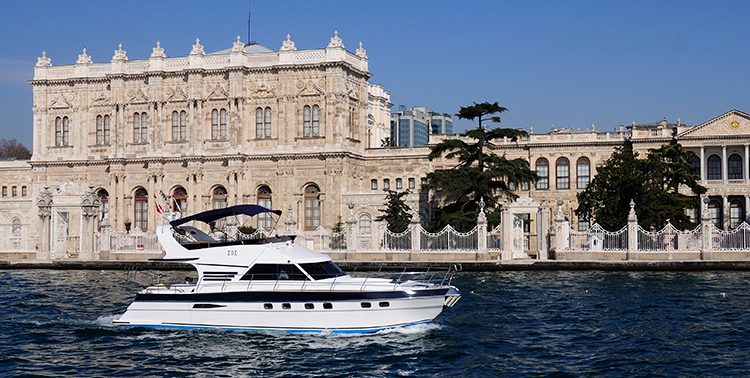 Private Bosphorus tour yacht Zoe in front of Ortaköy.