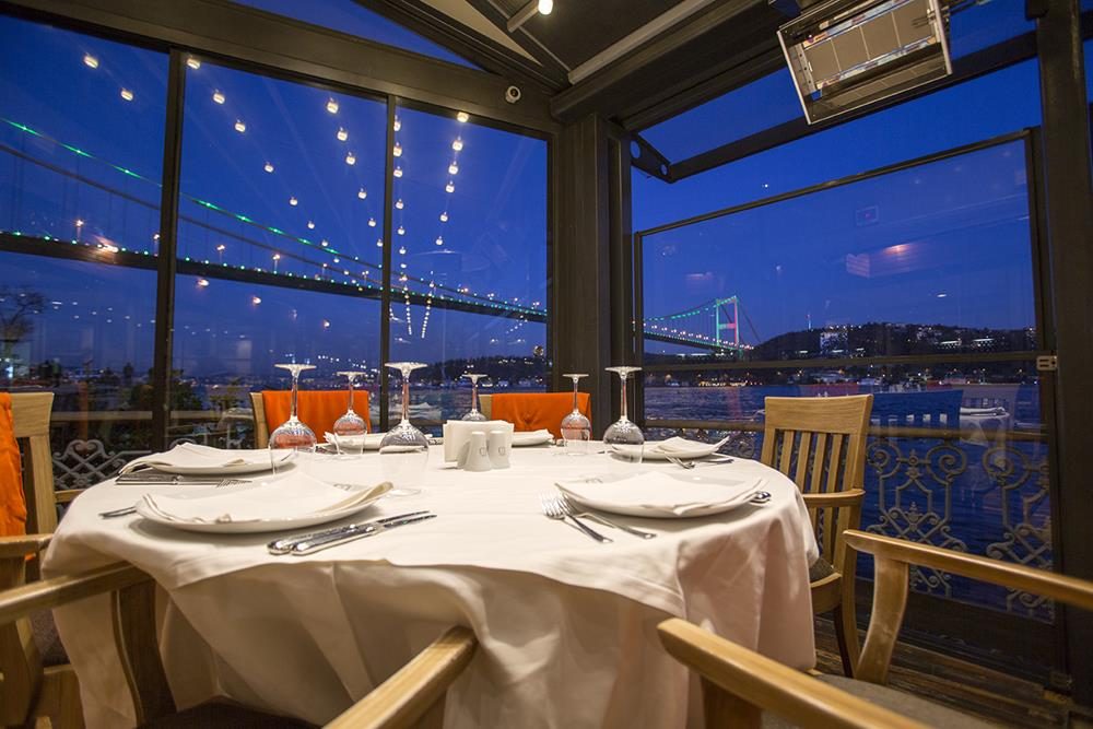 Table at Rumelihisarı İskele fish restaurant in Istanbul, Turkey.
