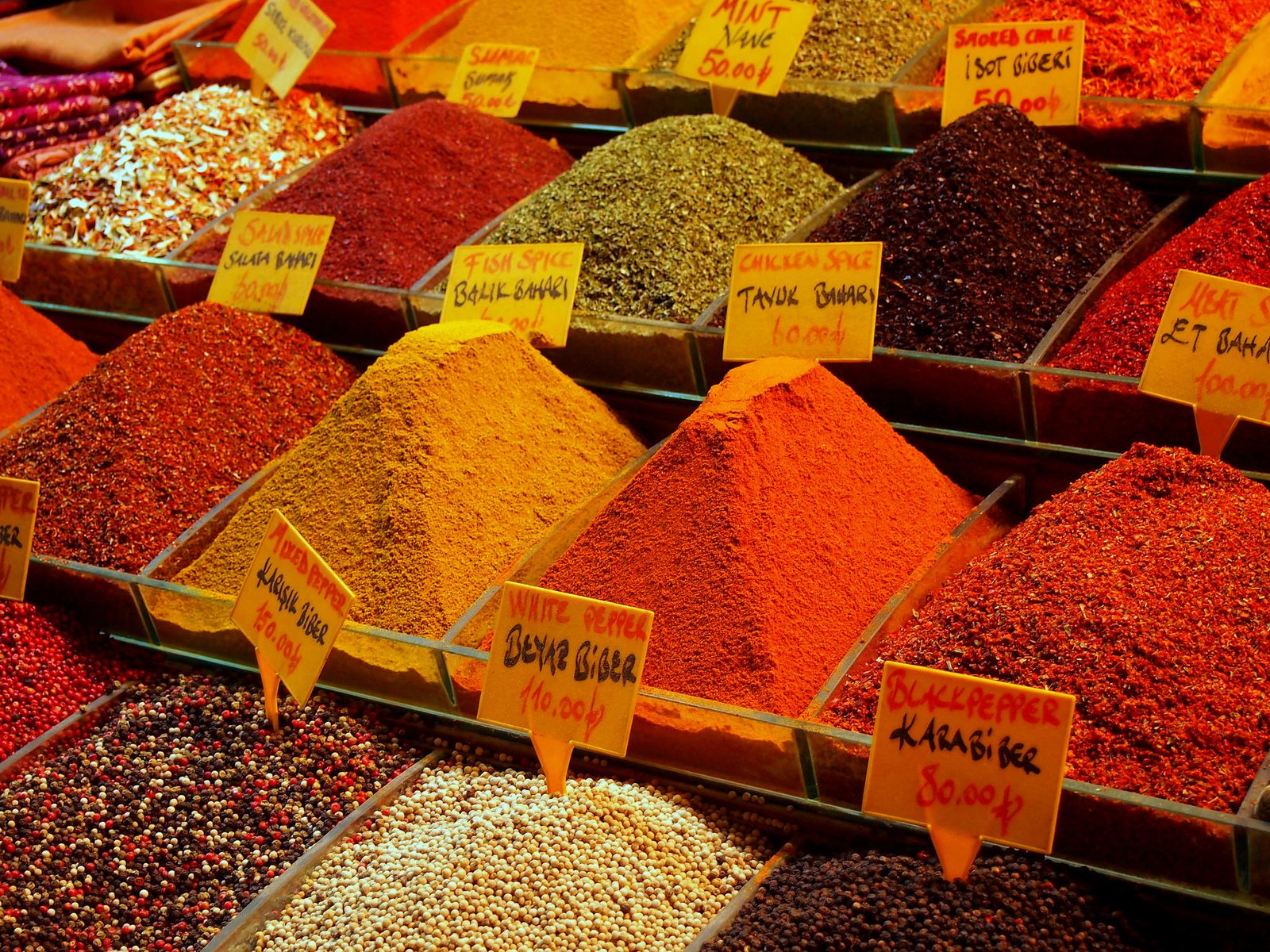 Picture of the Spice Bazaar in Istanbul, Turkey.