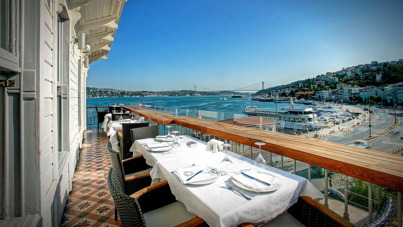 Sur Balık terrace table in Istanbul, Turkey.