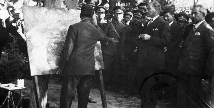 Picture of Atatürk introducing the newly created Turkish alphabet.
